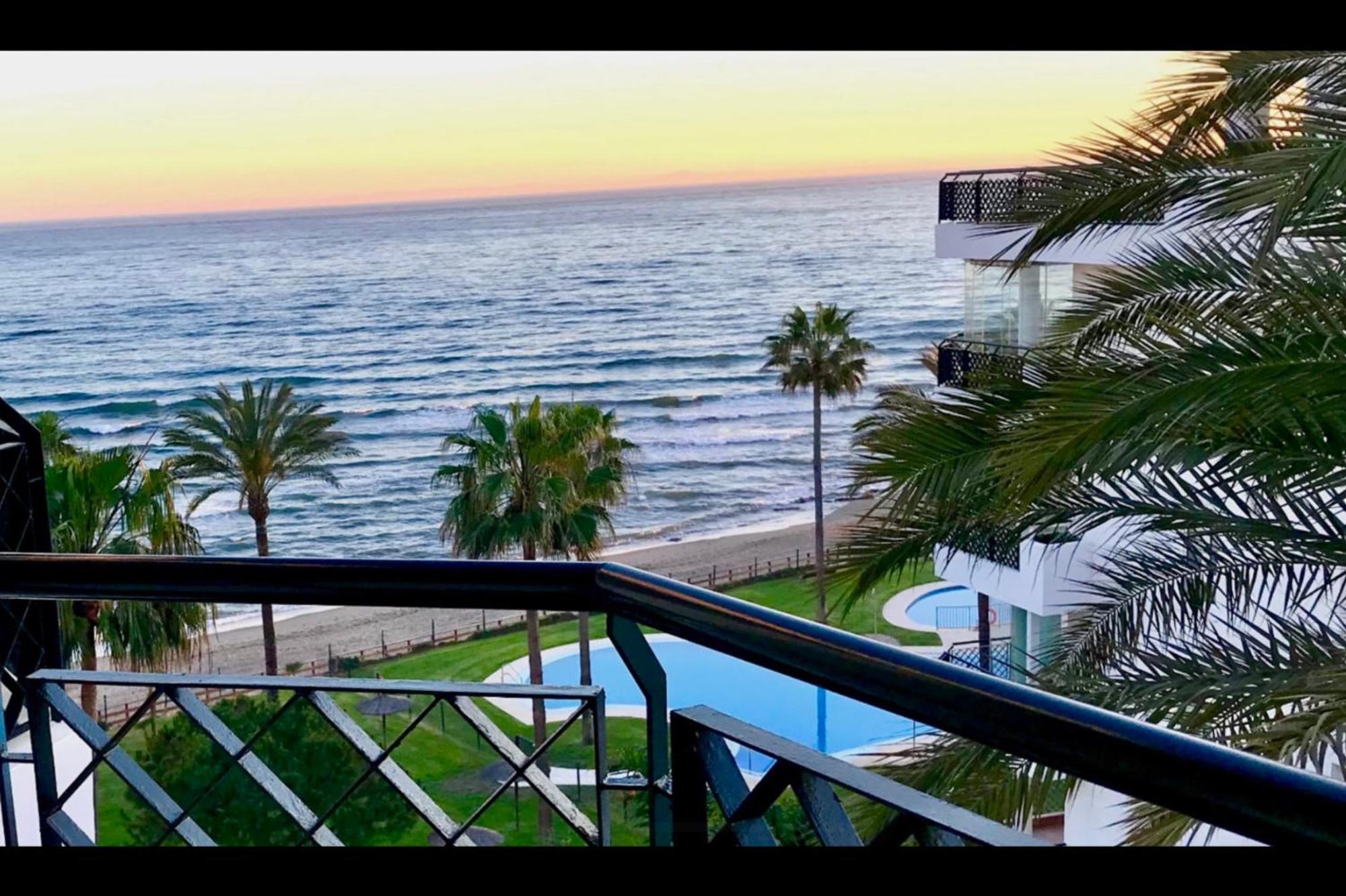 Sitio de Calahonda Mi Capricho 2D Beachfront- Apartment With Sea View - Costa Del Sol מראה חיצוני תמונה